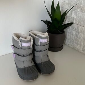 Cat and Jack winter snow boots size 11